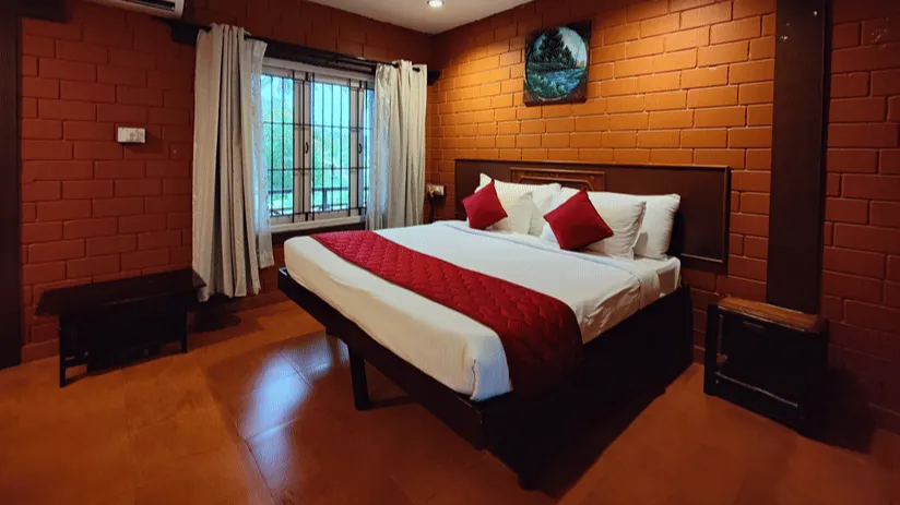 Vintage Room - Pool View